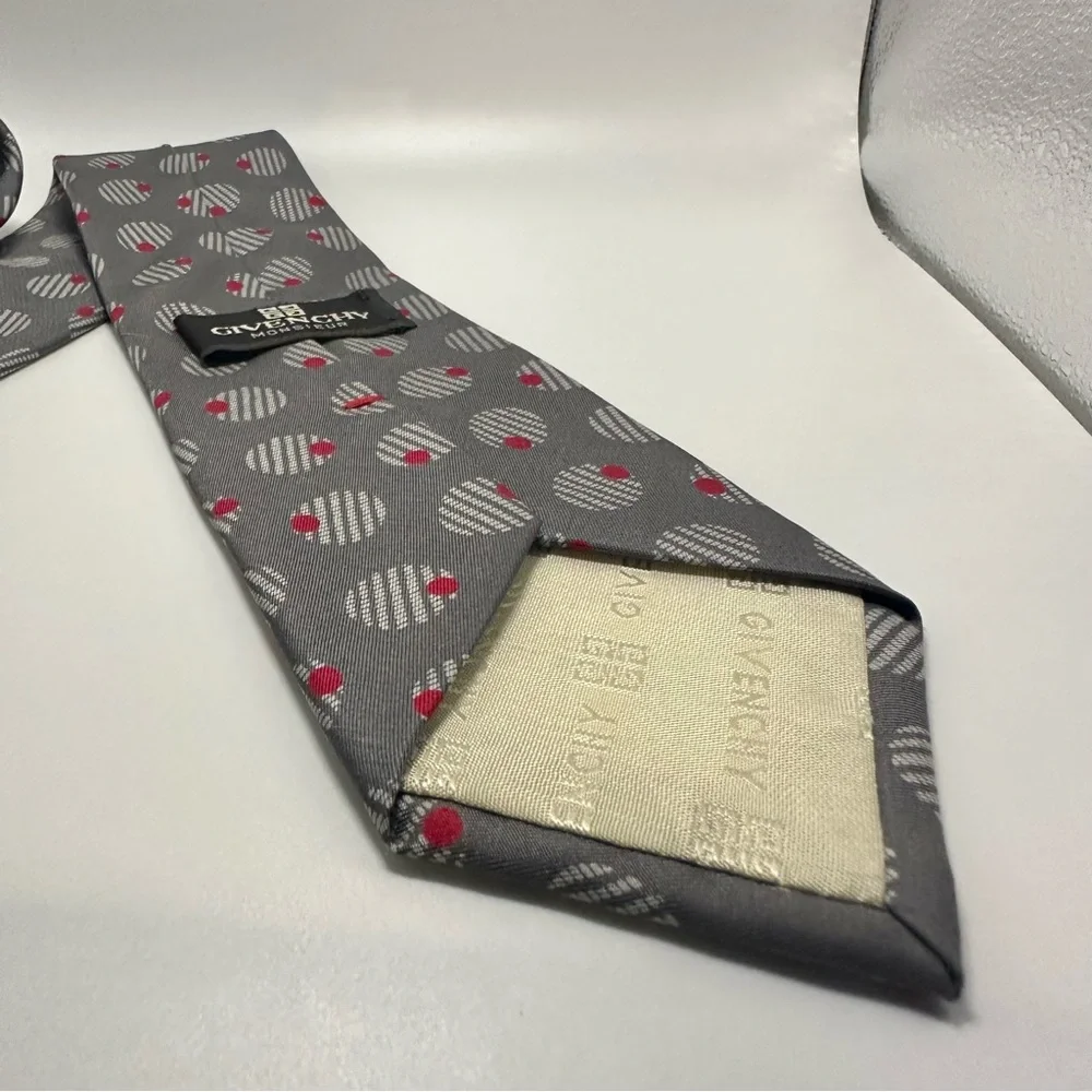 Vintage GIVENCHY MONSIEUR Gray Abstract Olive Patterned Classic Silk Tie, 3.25